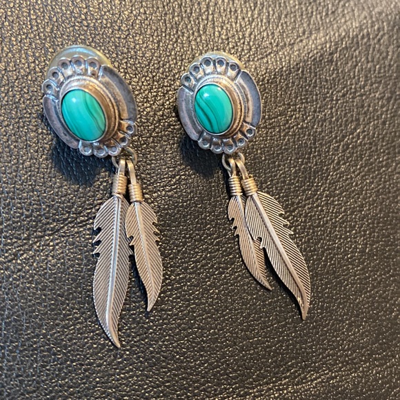 Navajo Sterling sliver Malahite feather post dangle earrings